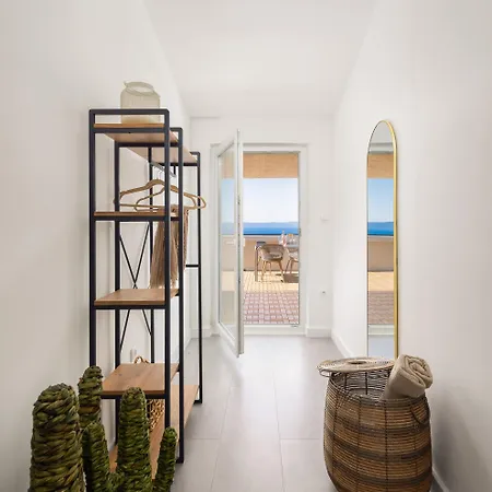 Mia Penthouse With Panoramic Terrace Макарська
