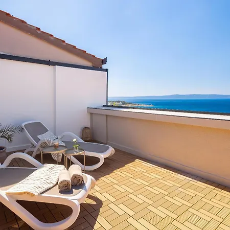 Апартаменти Mia Penthouse With Panoramic Terrace Макарська